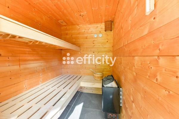 Maison
         8 pièces
        - 254 m² Bien prestige 835 000 € *
