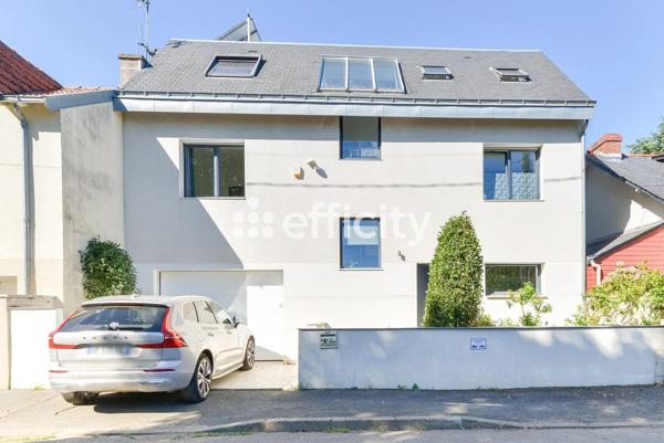 Maison
         8 pièces
        - 254 m² Bien prestige 835 000 € *