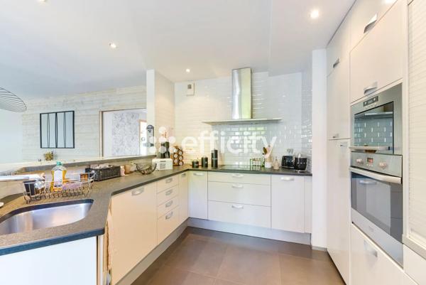 Maison
         8 pièces
        - 254 m² Bien prestige 835 000 € *