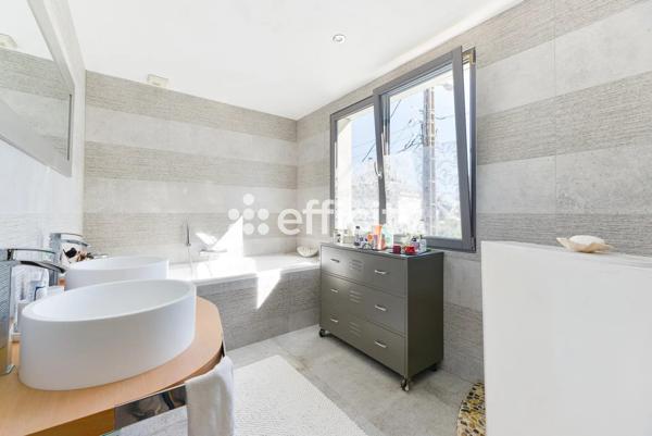 Maison
         8 pièces
        - 254 m² Bien prestige 835 000 € *