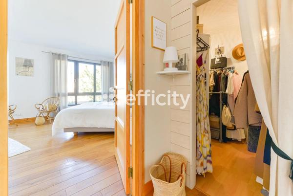 Maison
         8 pièces
        - 254 m² Bien prestige 835 000 € *