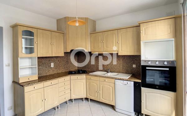 Maison à louer    5 pièces •  Saint-Pantaléon-de-Larche