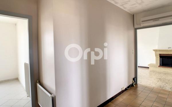 Maison à louer    5 pièces •  Saint-Pantaléon-de-Larche