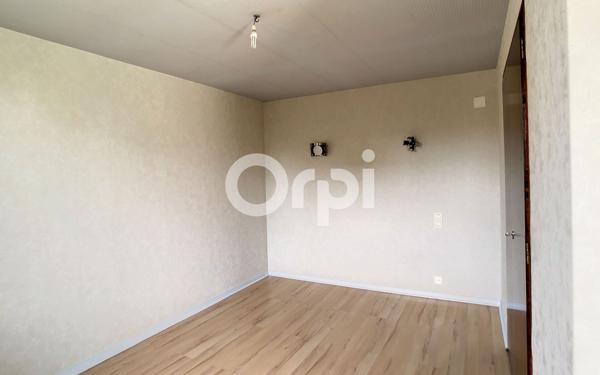 Maison à louer    5 pièces •  Saint-Pantaléon-de-Larche