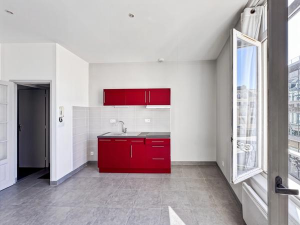 HYPER CENTRE D’ANGERS – T2 lumineux traversant avec VUE DÉGAGÉE sur l'esplanade Fleur d'eau