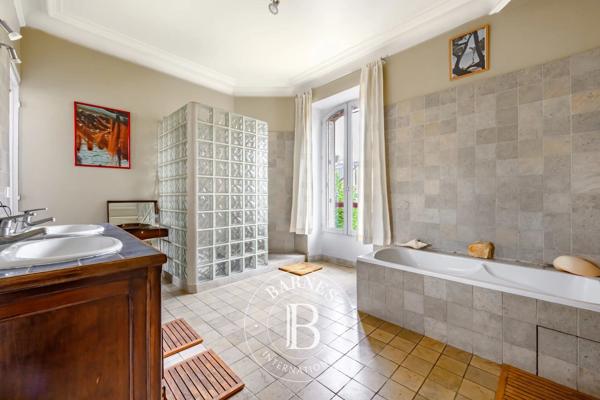 Joinville-le-Pont, Maison 6 Chambres -  350 m² à vendre