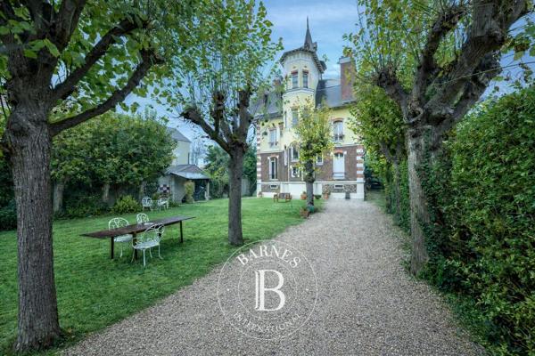 Joinville-le-Pont, Maison 6 Chambres -  350 m² à vendre