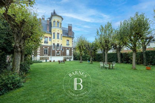 Joinville-le-Pont, Maison 6 Chambres -  350 m² à vendre