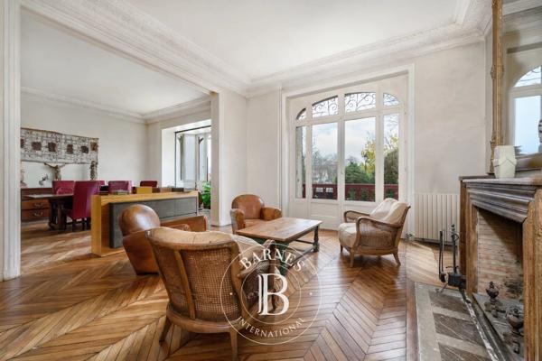 Joinville-le-Pont, Maison 6 Chambres -  350 m² à vendre