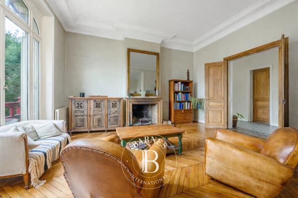Joinville-le-Pont, Maison 6 Chambres -  350 m² à vendre