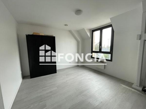 Location Local commercial 65 m² - 14 PLACE DE LA LIBERTE Conflans Saint Honorine 78700