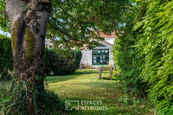 Généreuse maison familiale avec patio, jardin arboré et garage double