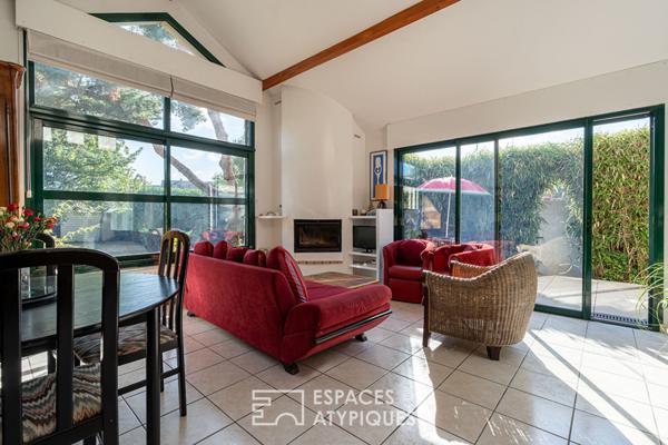 Généreuse maison familiale avec patio, jardin arboré et garage double