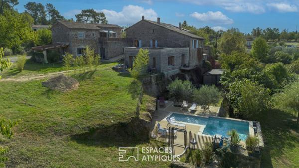 Mas de caractère rénové avec ses gîtes, sa piscine et son atelier d’artiste