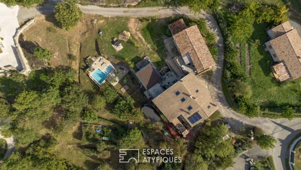 Mas de caractère rénové avec ses gîtes, sa piscine et son atelier d’artiste