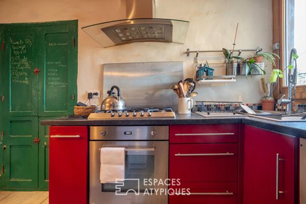 Mas de caractère rénové avec ses gîtes, sa piscine et son atelier d’artiste