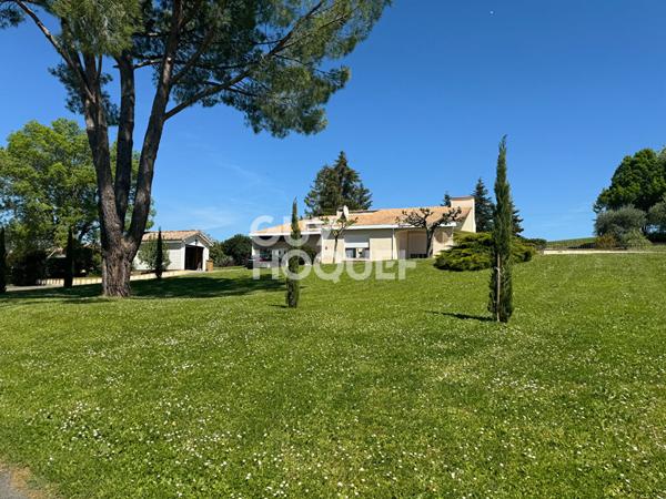 Maison d'architecte avec piscine et parc