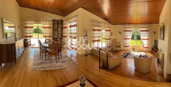 Maison d'architecte avec piscine et parc