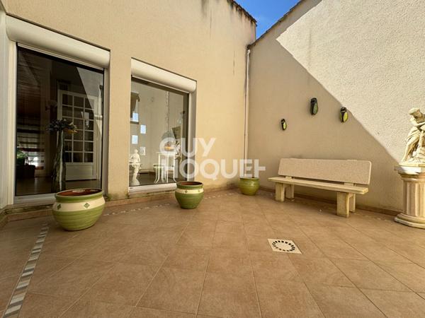 Maison d'architecte avec piscine et parc