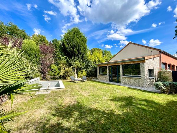 Maison Eragny 11 pièce(s) 310m2 920 000 € **  - Référence  7310