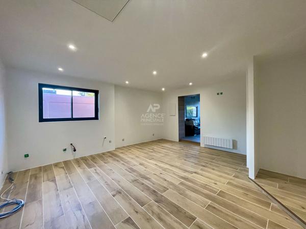 Maison Eragny 11 pièce(s) 310m2 920 000 € **  - Référence  7310