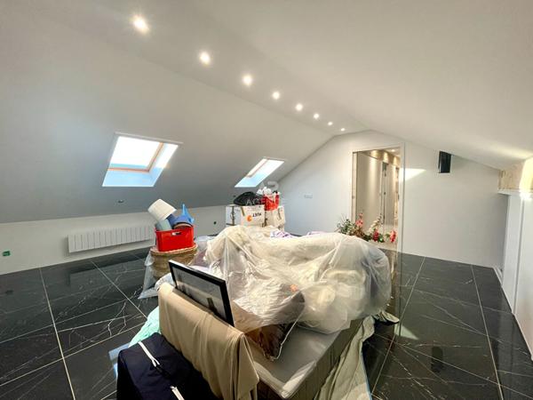 Maison Eragny 11 pièce(s) 310m2 920 000 € **  - Référence  7310