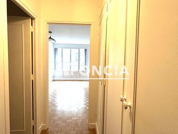 Location Studio 27 m² - 5 Rue de la Voute Paris 75012