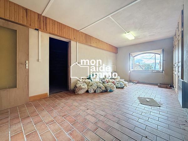 Deux maisons et garage