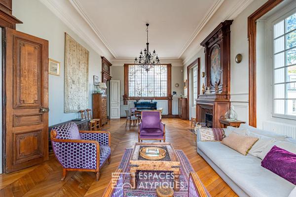 Triplex familial chargé d’histoire à deux pas de la Section Internationale de Sèvre.
