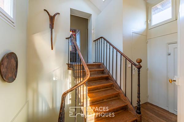 Triplex familial chargé d’histoire à deux pas de la Section Internationale de Sèvre.