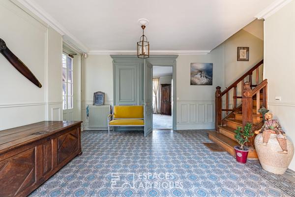 Triplex familial chargé d’histoire à deux pas de la Section Internationale de Sèvre.