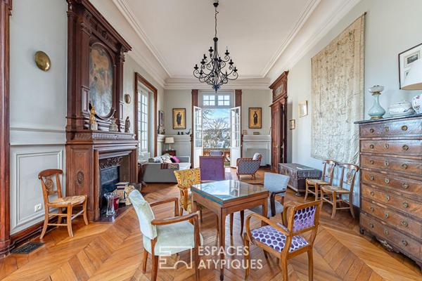 Triplex familial chargé d’histoire à deux pas de la Section Internationale de Sèvre.