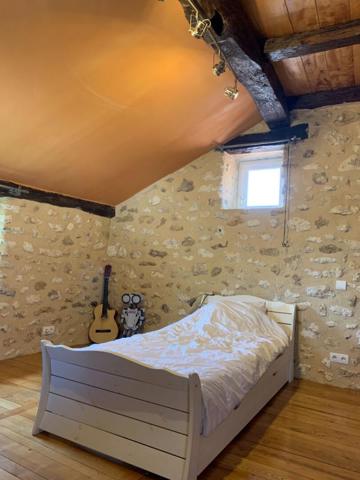 Ensemble demeure XVIII avec hangar et atelier d'exploitation 14 ha de terres