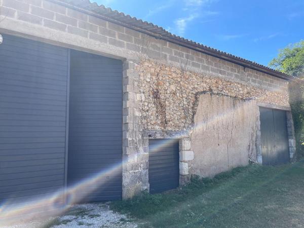 Ensemble demeure XVIII avec hangar et atelier d'exploitation 14 ha de terres