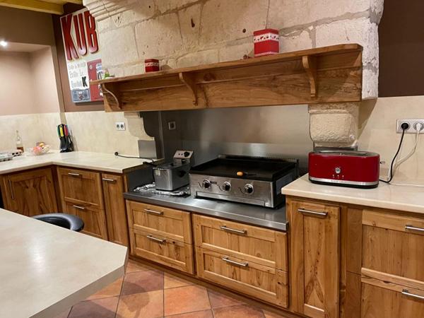 Ensemble demeure XVIII avec hangar et atelier d'exploitation 14 ha de terres