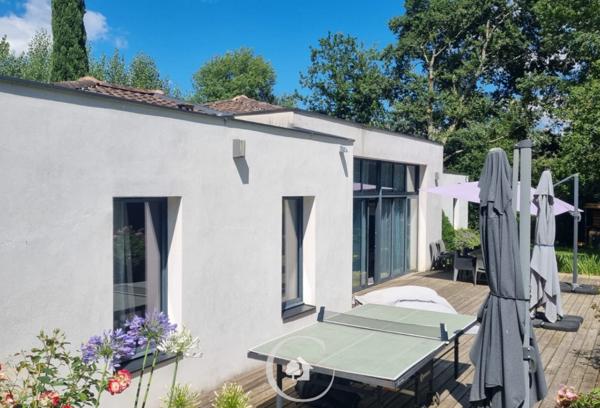 Baron (33750) VILLA ARCHITECTE T7 - 6 CHAMBRES - PISCINE - GARAGE