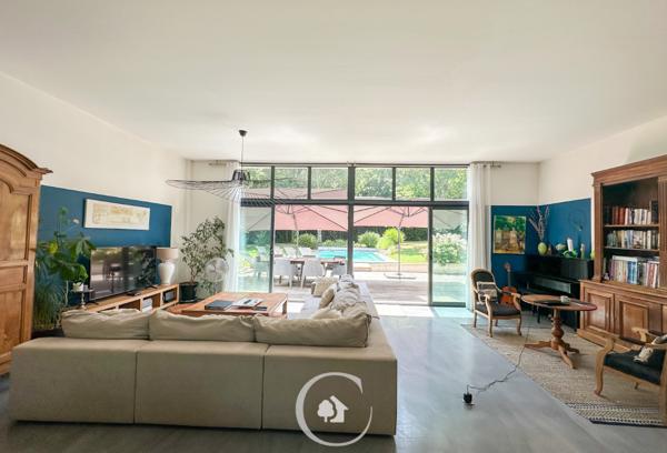 Baron (33750) VILLA ARCHITECTE T7 - 6 CHAMBRES - PISCINE - GARAGE