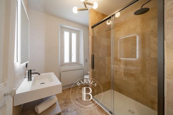Grasse, Maison 6 Chambres -  215 m² à vendre