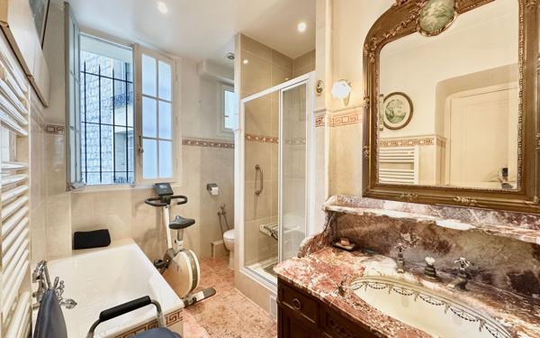 Appartement à vendre    4 pièces • 133 m2 Nice