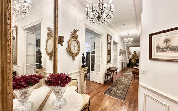 Appartement à vendre    4 pièces • 133 m2 Nice