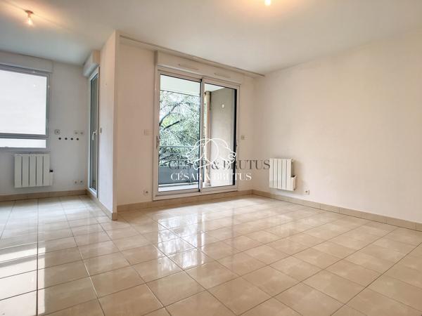 Appartement T2 Récent de 44m2 avec Balcon, cave et garage – Lyon 8