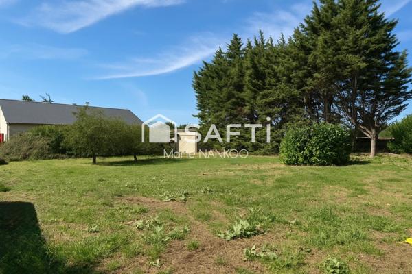 Dans un écrin de verdure, cette demeure vous offre une harmonie parfaite entre tranquillité, espace et modernité.