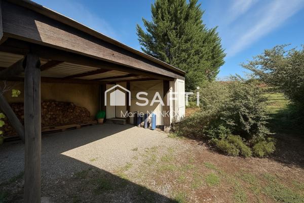 Dans un écrin de verdure, cette demeure vous offre une harmonie parfaite entre tranquillité, espace et modernité.