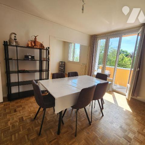 Appartement 4 pièces rénové avec cave et garage