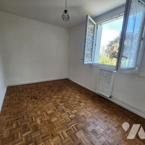 Appartement 4 pièces rénové avec cave et garage