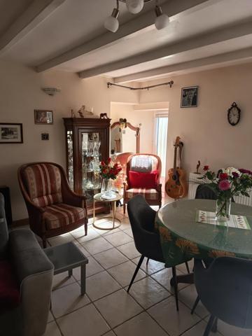 Magnifique maison proche Airvault ville historique avec ses commerces école collège musée