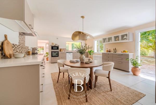 Aix-en-Provence, Maison 6 Chambres -  260 m² à vendre