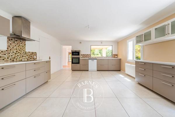 Aix-en-Provence, Maison 6 Chambres -  260 m² à vendre