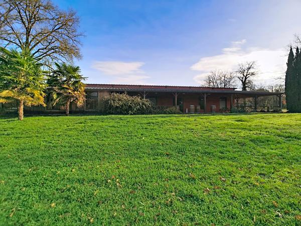 A vendre à Ussac proche Brive la Gaillarde - Local de 260 m² à usages multiples ? Réception, restauration ou habitation