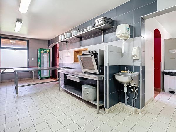 A vendre à Ussac proche Brive la Gaillarde - Local de 260 m² à usages multiples ? Réception, restauration ou habitation